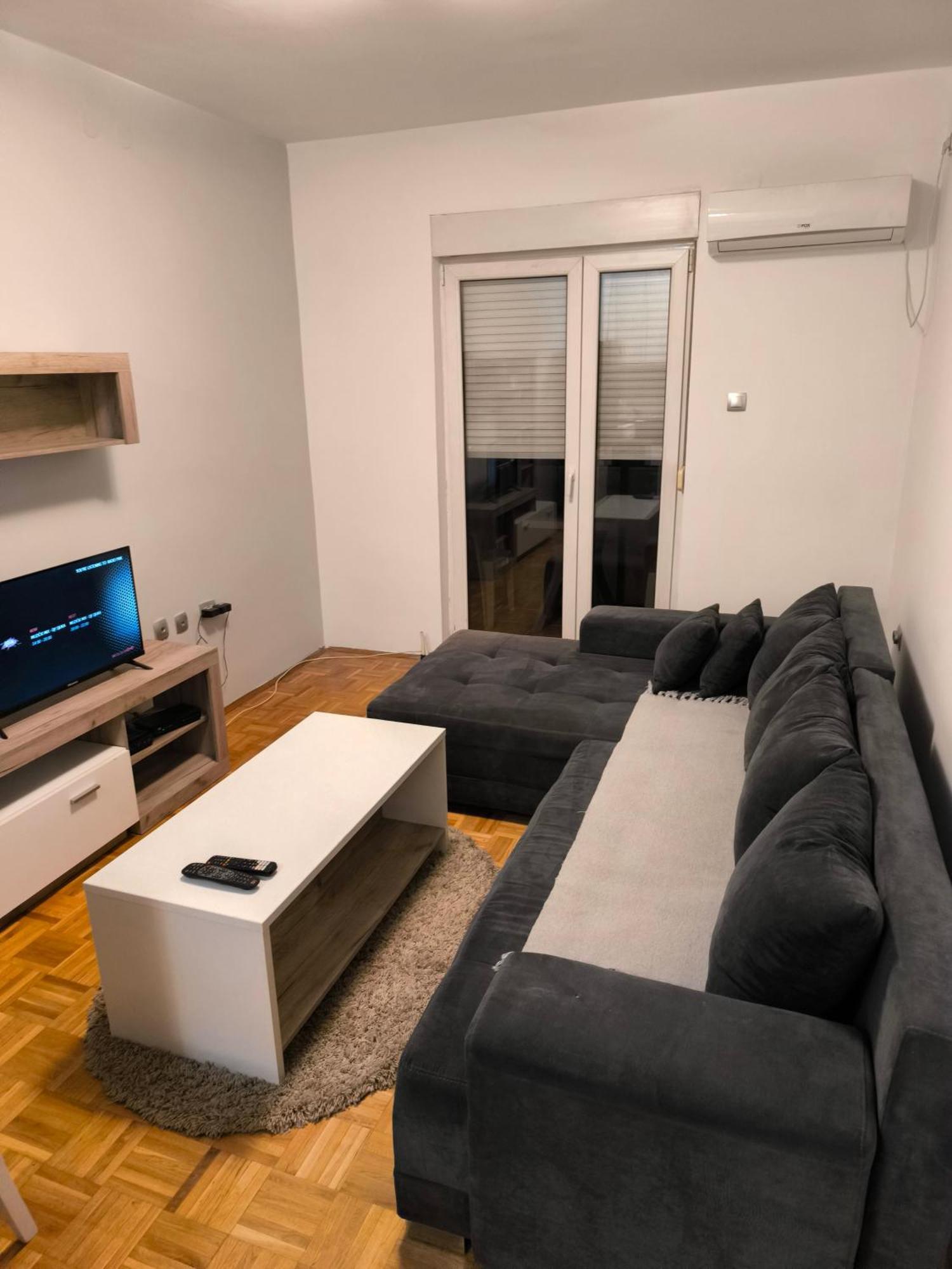 Oaza Mira + Free Parking Apartment Нови Сад Екстериор снимка